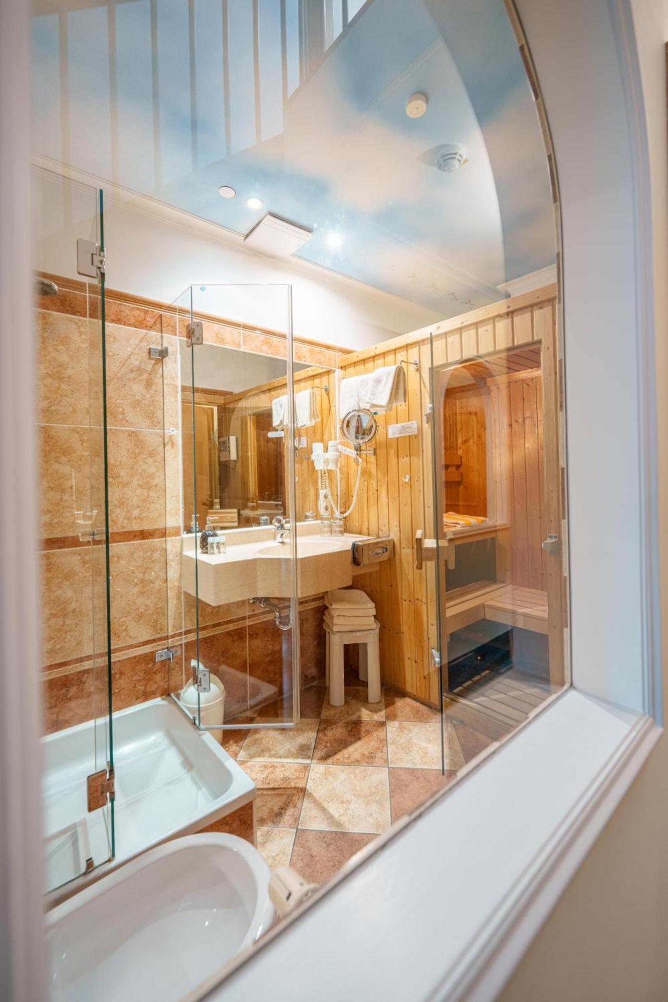 Koenig Ludwig Design Hotel Neu Zimmer Mit Sauna Oder Whirlpool Oder Mehr Altötting Exteriér fotografie