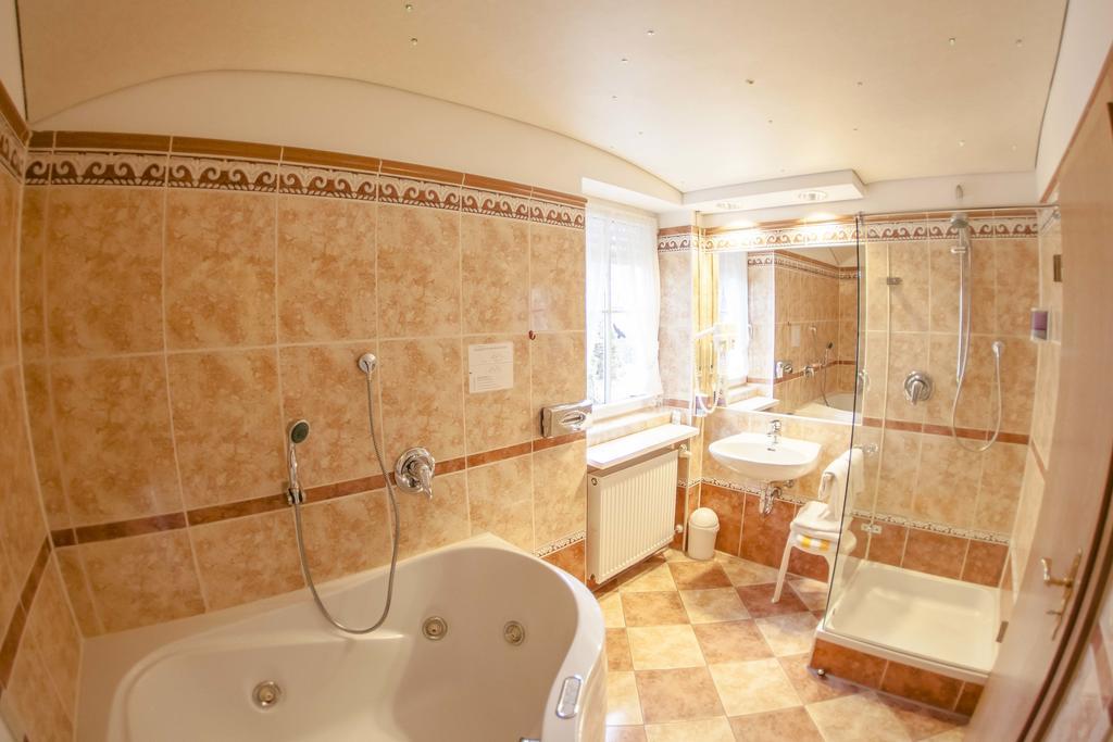 Koenig Ludwig Design Hotel Neu Zimmer Mit Sauna Oder Whirlpool Oder Mehr Altötting Exteriér fotografie