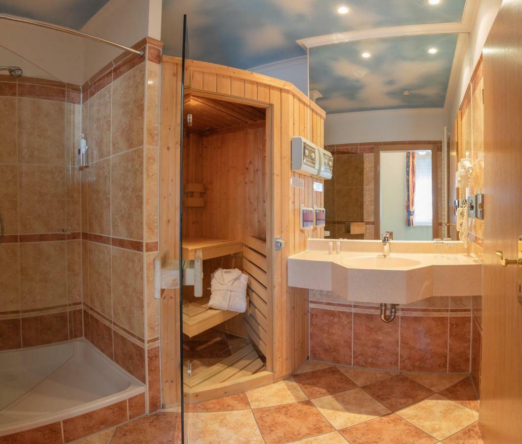 Koenig Ludwig Design Hotel Neu Zimmer Mit Sauna Oder Whirlpool Oder Mehr Altötting Exteriér fotografie