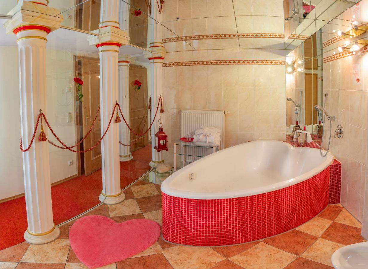 Koenig Ludwig Design Hotel Neu Zimmer Mit Sauna Oder Whirlpool Oder Mehr Altötting Exteriér fotografie